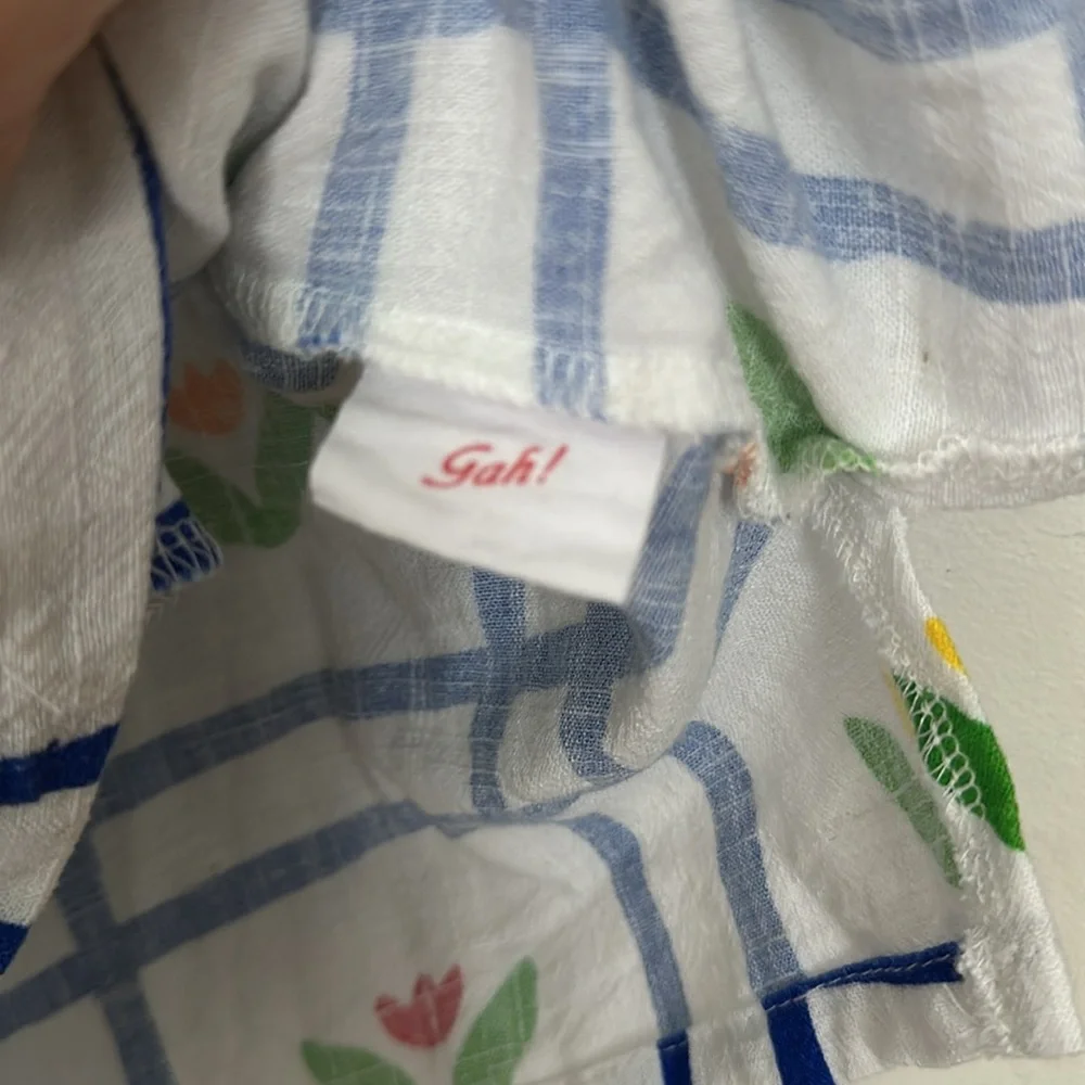 Birthday girls says gah! Lisa says gah size small floral button up top - Picture 4 of 6